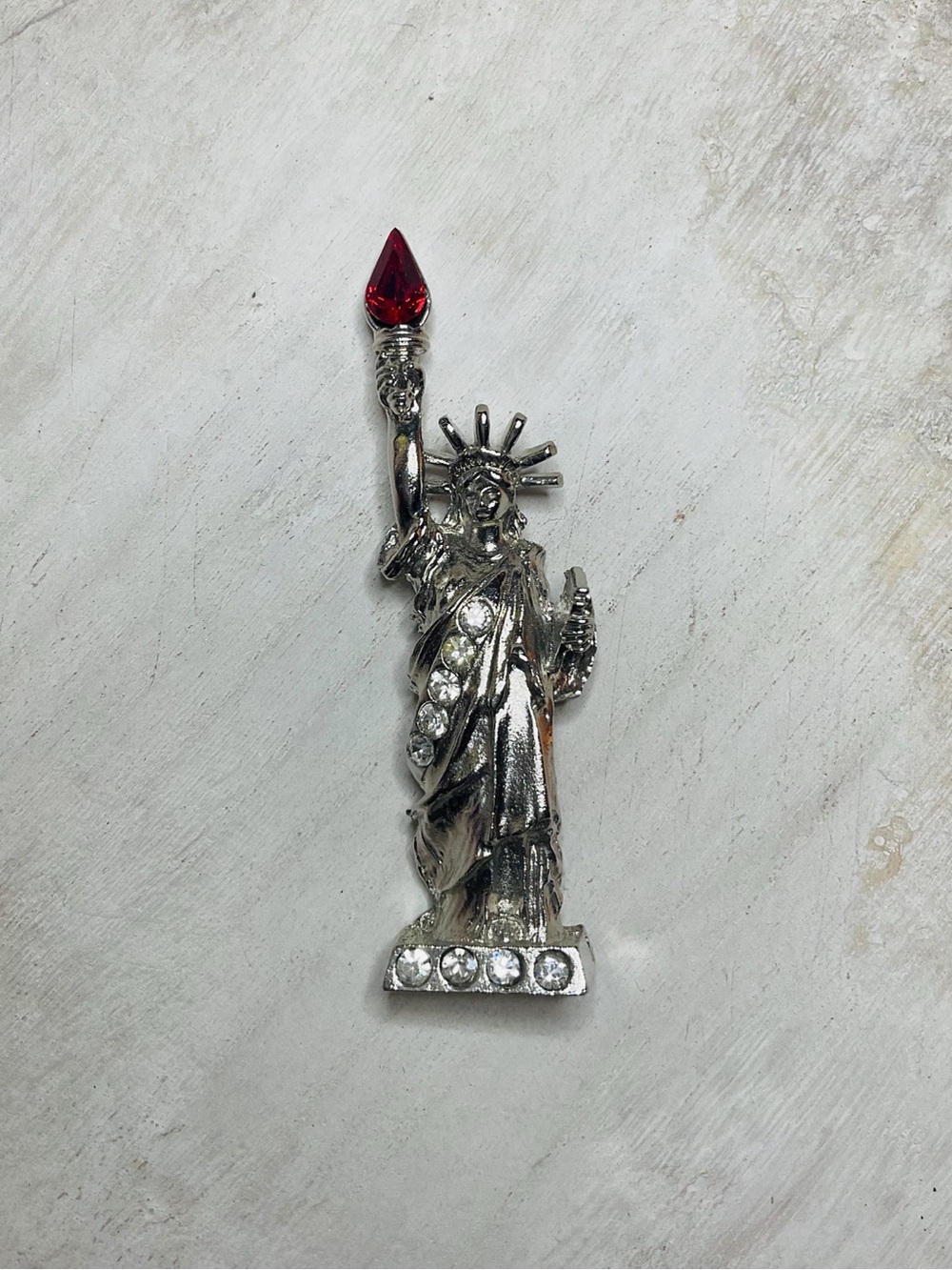 Vintage Rhinestone Statue of Liberty Brooch Pin - Picture 3 of 5